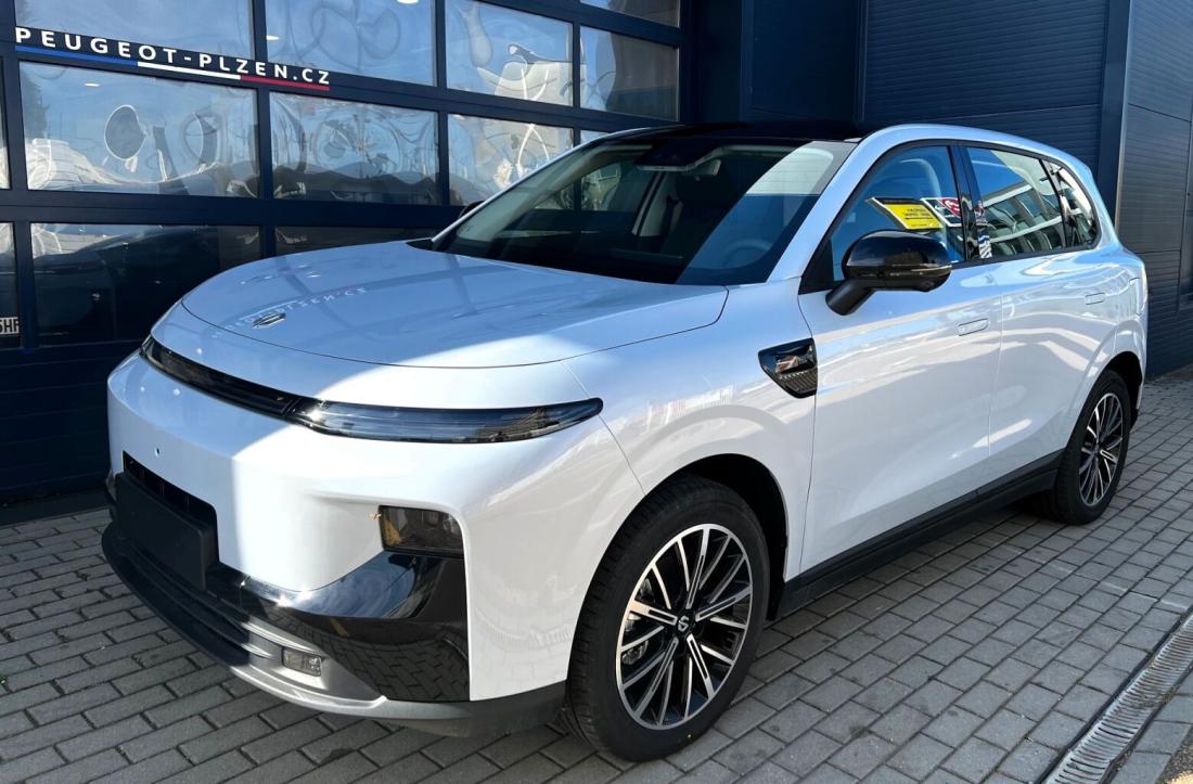 Life Hybrid EV